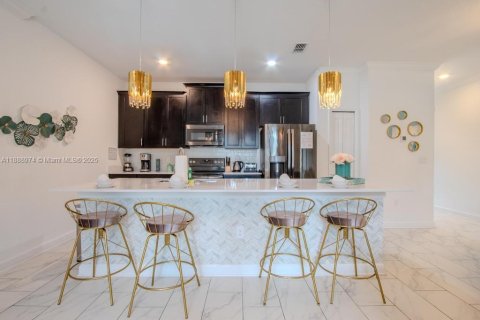 Adosado en venta en Kissimmee, Florida, 4 dormitorios, 177.81 m2 № 2055082 - foto 19