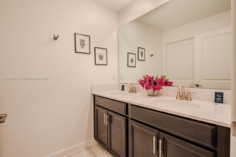 Adosado en venta en Kissimmee, Florida, 4 dormitorios, 177.81 m2 № 2055082 - foto 5