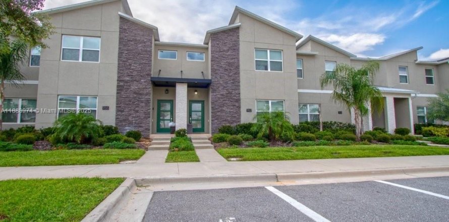 Adosado en Kissimmee, Florida 4 dormitorios, 177.81 m2 № 2055082