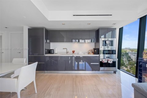 Condo in Miami, Florida, 1 bedroom  № 2061208 - photo 6