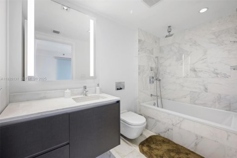 Condo in Miami, Florida, 1 bedroom  № 2061208 - photo 12