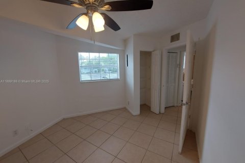 Снять в аренду виллу или дом в Помпано-Бич, Флорида 1 спальня, 55.74м2, № 1941268 - фото 10