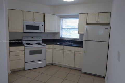 Снять в аренду виллу или дом в Помпано-Бич, Флорида 1 спальня, 55.74м2, № 1941268 - фото 5