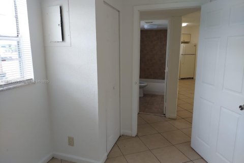 Снять в аренду виллу или дом в Помпано-Бич, Флорида 1 спальня, 55.74м2, № 1941268 - фото 13