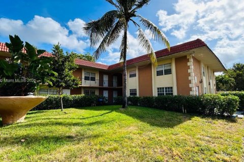 Снять в аренду виллу или дом в Помпано-Бич, Флорида 1 спальня, 55.74м2, № 1941268 - фото 1