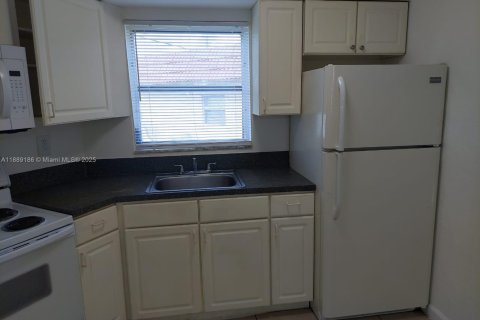 Снять в аренду виллу или дом в Помпано-Бич, Флорида 1 спальня, 55.74м2, № 1941268 - фото 8