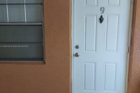 Снять в аренду виллу или дом в Помпано-Бич, Флорида 1 спальня, 55.74м2, № 1941268 - фото 3