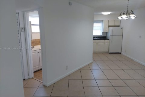 Снять в аренду виллу или дом в Помпано-Бич, Флорида 1 спальня, 55.74м2, № 1941268 - фото 9