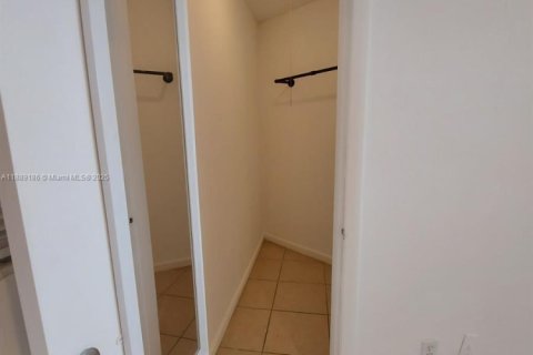 Снять в аренду виллу или дом в Помпано-Бич, Флорида 1 спальня, 55.74м2, № 1941268 - фото 11