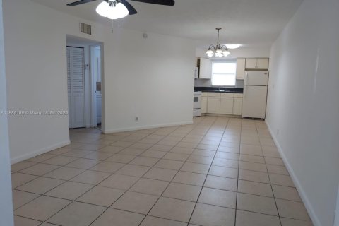 Снять в аренду виллу или дом в Помпано-Бич, Флорида 1 спальня, 55.74м2, № 1941268 - фото 4