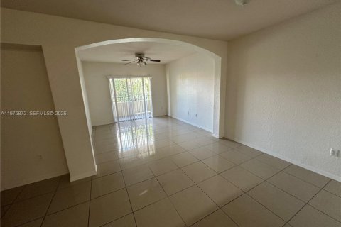 Condo in North Lauderdale, Florida, 2 bedrooms  № 2040102 - photo 3