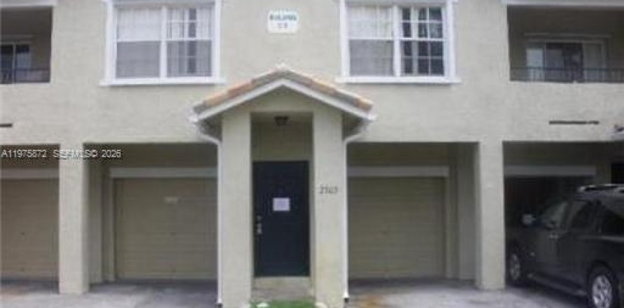 Condo in North Lauderdale, Florida, 2 bedrooms  № 2040102