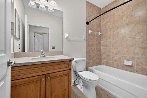 Townhouse in Saint Petersburg, Florida 4 bedrooms, 213.68 sq.m. № 2385820 - photo 21