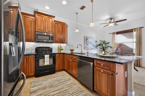 Townhouse in Saint Petersburg, Florida 4 bedrooms, 213.68 sq.m. № 2385820 - photo 6