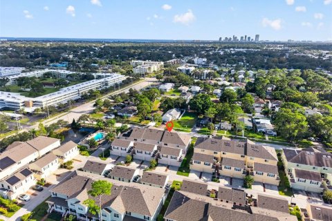 Townhouse in Saint Petersburg, Florida 4 bedrooms, 213.68 sq.m. № 2385820 - photo 30