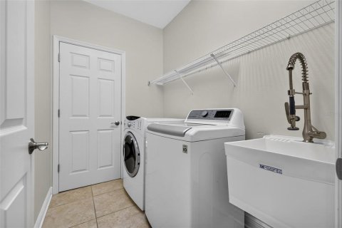 Townhouse in Saint Petersburg, Florida 4 bedrooms, 213.68 sq.m. № 2385820 - photo 23