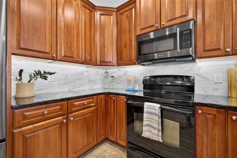 Townhouse in Saint Petersburg, Florida 4 bedrooms, 213.68 sq.m. № 2385820 - photo 8