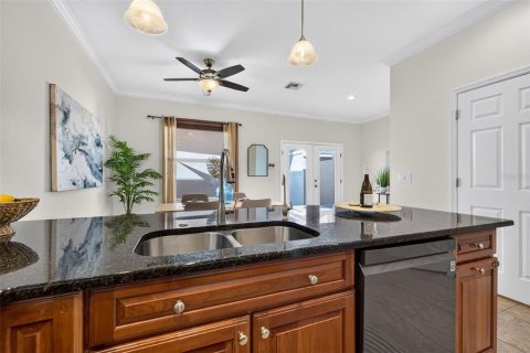 Townhouse in Saint Petersburg, Florida 4 bedrooms, 213.68 sq.m. № 2385820 - photo 9