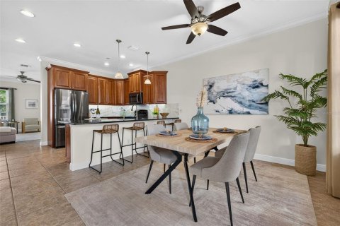 Townhouse in Saint Petersburg, Florida 4 bedrooms, 213.68 sq.m. № 2385820 - photo 11
