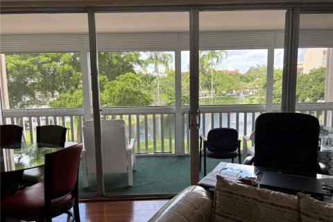 Copropriété à louer à Lauderhill, Floride: 2 chambres, 103.12 m2 № 1946875 - photo 3