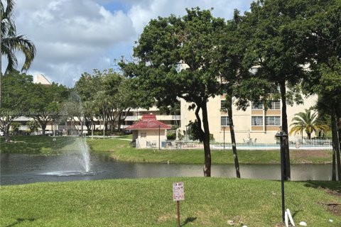 Copropriété à louer à Lauderhill, Floride: 2 chambres, 103.12 m2 № 1946875 - photo 14