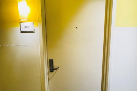 Condominio en venta en Miami, Florida, 55.56 m2 № 2013626 - foto 2