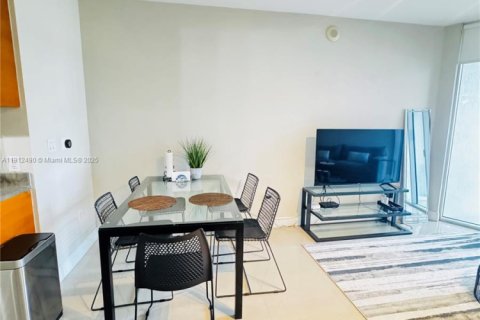 Condominio en venta en Miami, Florida, 55.56 m2 № 2013626 - foto 4