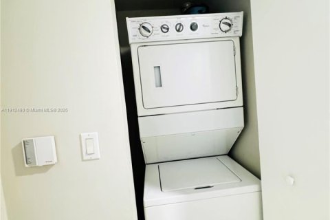 Condominio en venta en Miami, Florida, 55.56 m2 № 2013626 - foto 9