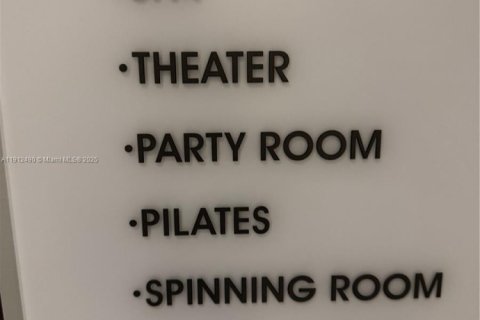 Condominio en venta en Miami, Florida, 55.56 m2 № 2013626 - foto 12