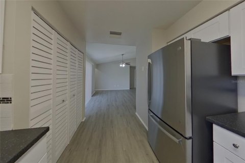 Villa ou maison à louer à Kissimmee, Floride: 4 chambres, 164.9 m2 № 2121109 - photo 4