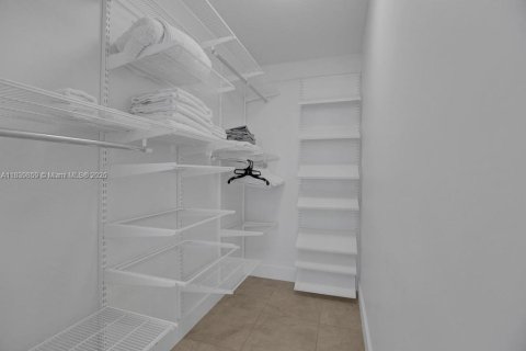 Купить кондоминиум в Майами, Флорида 2 спальни, 117.71м2, № 1834283 - фото 17