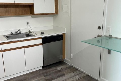 Copropriété à louer à North Miami, Floride: 1 chambre, 91.42 m2 № 1944980 - photo 4
