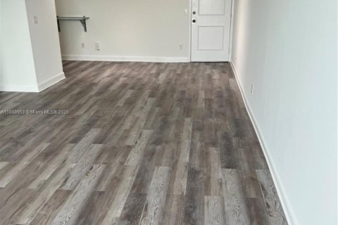 Copropriété à louer à North Miami, Floride: 1 chambre, 91.42 m2 № 1944980 - photo 17