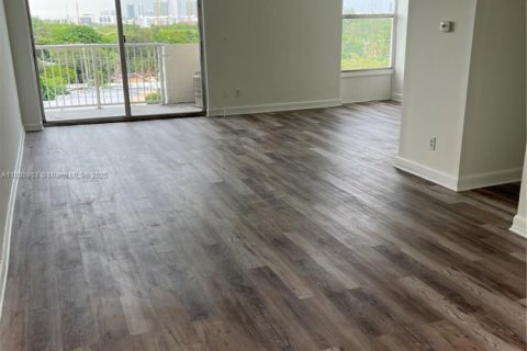 Copropriété à louer à North Miami, Floride: 1 chambre, 91.42 m2 № 1944980 - photo 5