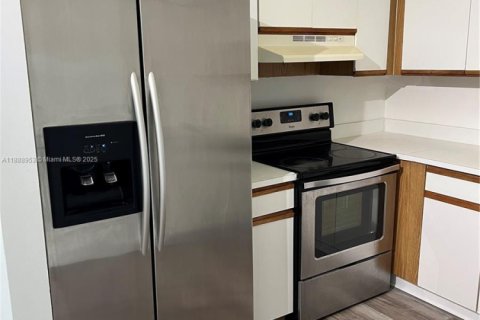 Copropriété à louer à North Miami, Floride: 1 chambre, 91.42 m2 № 1944980 - photo 3
