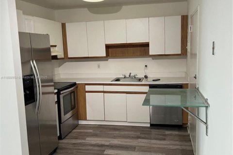 Copropriété à louer à North Miami, Floride: 1 chambre, 91.42 m2 № 1944980 - photo 2