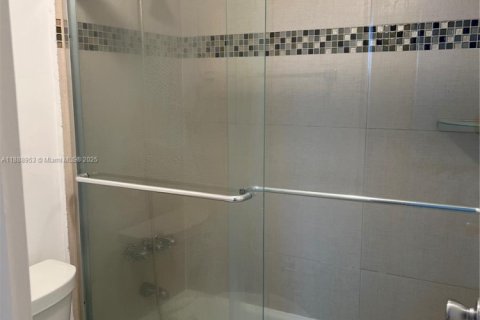 Copropriété à louer à North Miami, Floride: 1 chambre, 91.42 m2 № 1944980 - photo 13