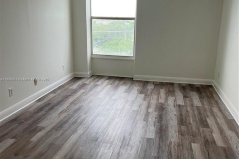 Copropriété à louer à North Miami, Floride: 1 chambre, 91.42 m2 № 1944980 - photo 14