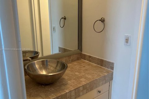Copropriété à louer à North Miami, Floride: 1 chambre, 91.42 m2 № 1944980 - photo 11