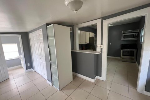Casa en alquiler en Tampa, Florida, 3 dormitorios, 98.85 m2 № 2096021 - foto 4