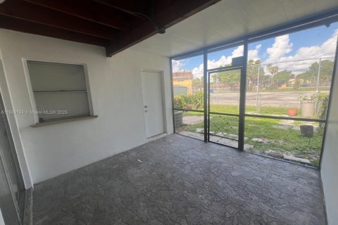 Condominio en alquiler en Sunrise, Florida, 4 dormitorios, 141.21 m2 № 1857072 - foto 17