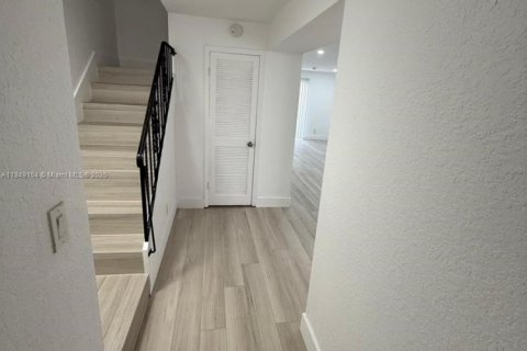 Condominio en alquiler en Sunrise, Florida, 4 dormitorios, 141.21 m2 № 1857072 - foto 15
