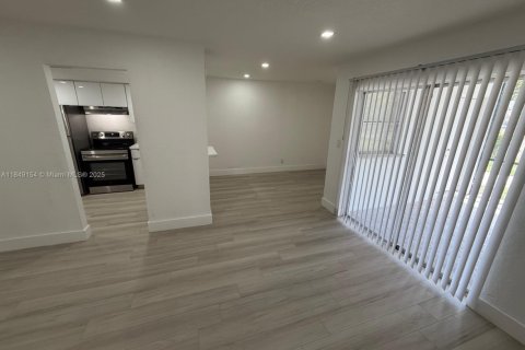 Condominio en alquiler en Sunrise, Florida, 4 dormitorios, 141.21 m2 № 1857072 - foto 1