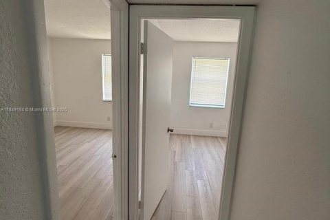 Condominio en alquiler en Sunrise, Florida, 4 dormitorios, 141.21 m2 № 1857072 - foto 4