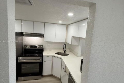 Condominio en alquiler en Sunrise, Florida, 4 dormitorios, 141.21 m2 № 1857072 - foto 11