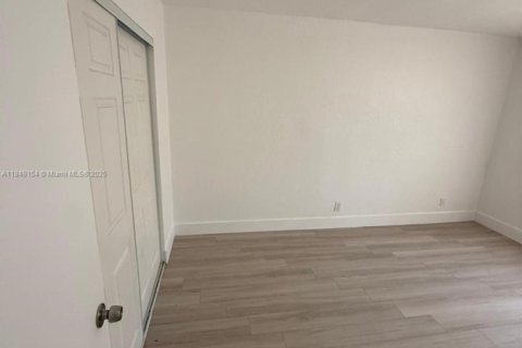 Condominio en alquiler en Sunrise, Florida, 4 dormitorios, 141.21 m2 № 1857072 - foto 5
