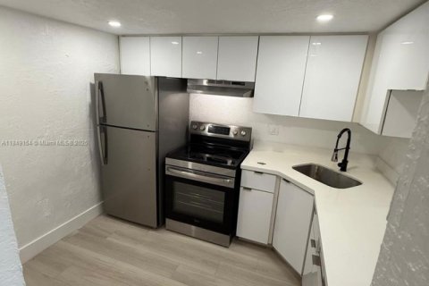 Condominio en alquiler en Sunrise, Florida, 4 dormitorios, 141.21 m2 № 1857072 - foto 10