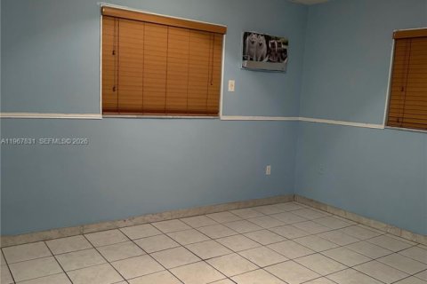 Commercial property in Miami, Florida 301.37 sq.m. № 2030527 - photo 21