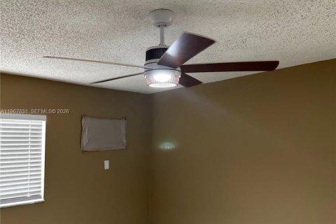 Commercial property in Miami, Florida 301.37 sq.m. № 2030527 - photo 20