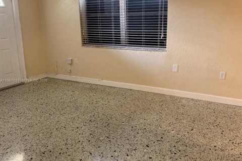 Commercial property in Miami, Florida 301.37 sq.m. № 2030527 - photo 7